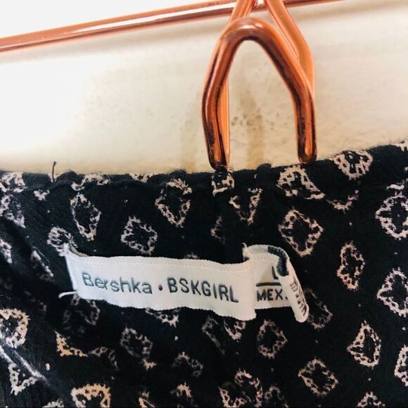 EUC Bershka Navy Blue Off Shoulder Top Large JR/Medium - Picture 4 of 6